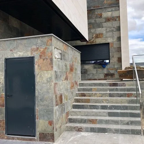Detalle 4 de Piedra Pizarra en Escaleras