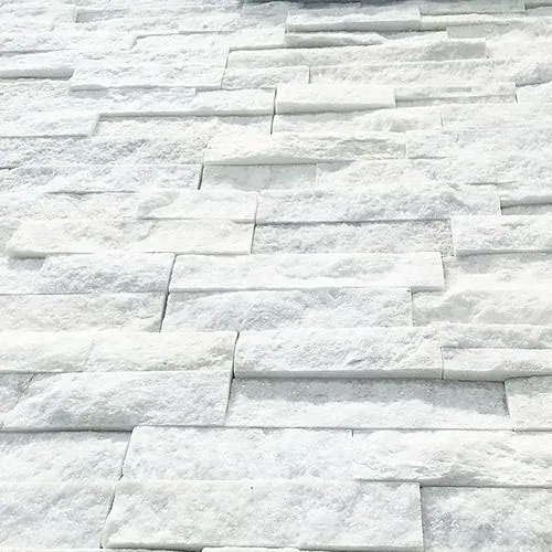 Fachaletas de piedra o concreto: cómo compararlas para tu muro