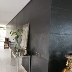 Lamina de piedra negra, vista 2 de 4