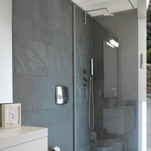 Muro de baño revestido con piedra natural piedra pizarra gris verde