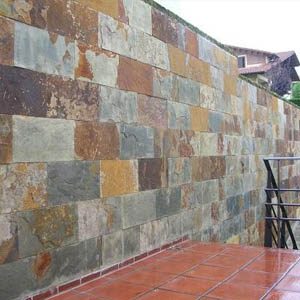 Muro exterior rustico con piedra natural de piedra pizarra